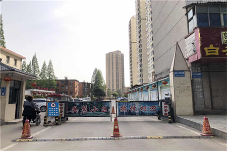 荷叶街武装部家属院3室2厅1卫61万150m2普装出售