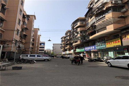 出售泰安蓝庭公馆3室2厅2卫105平精装修